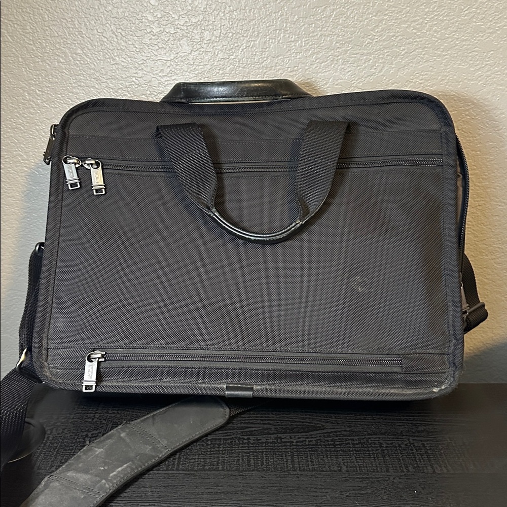 Tumi Alpha Black Ballistic Nylon Expandable Laptop Bag Leather Handles - Picture 2 of 9